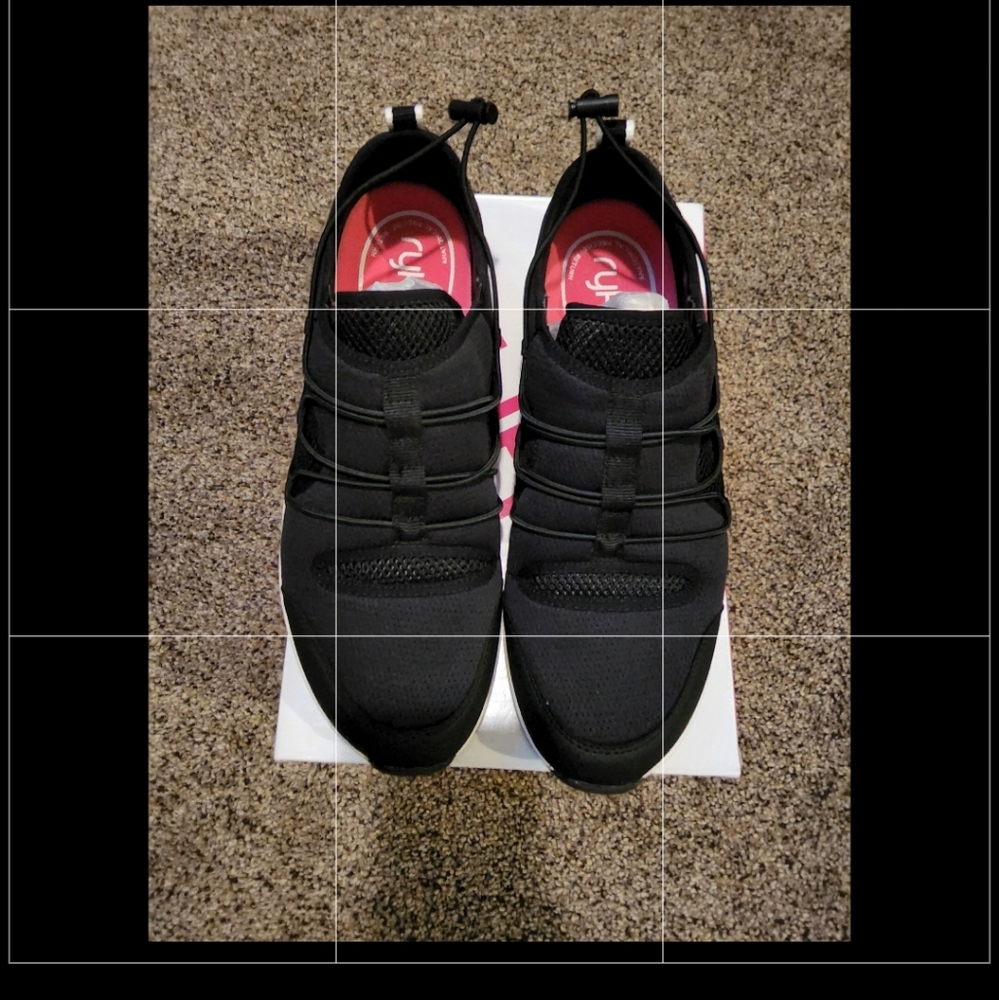 ✨️✨️Ryka women's size 12 M athletic shoes black. Fall Walks, supportive.